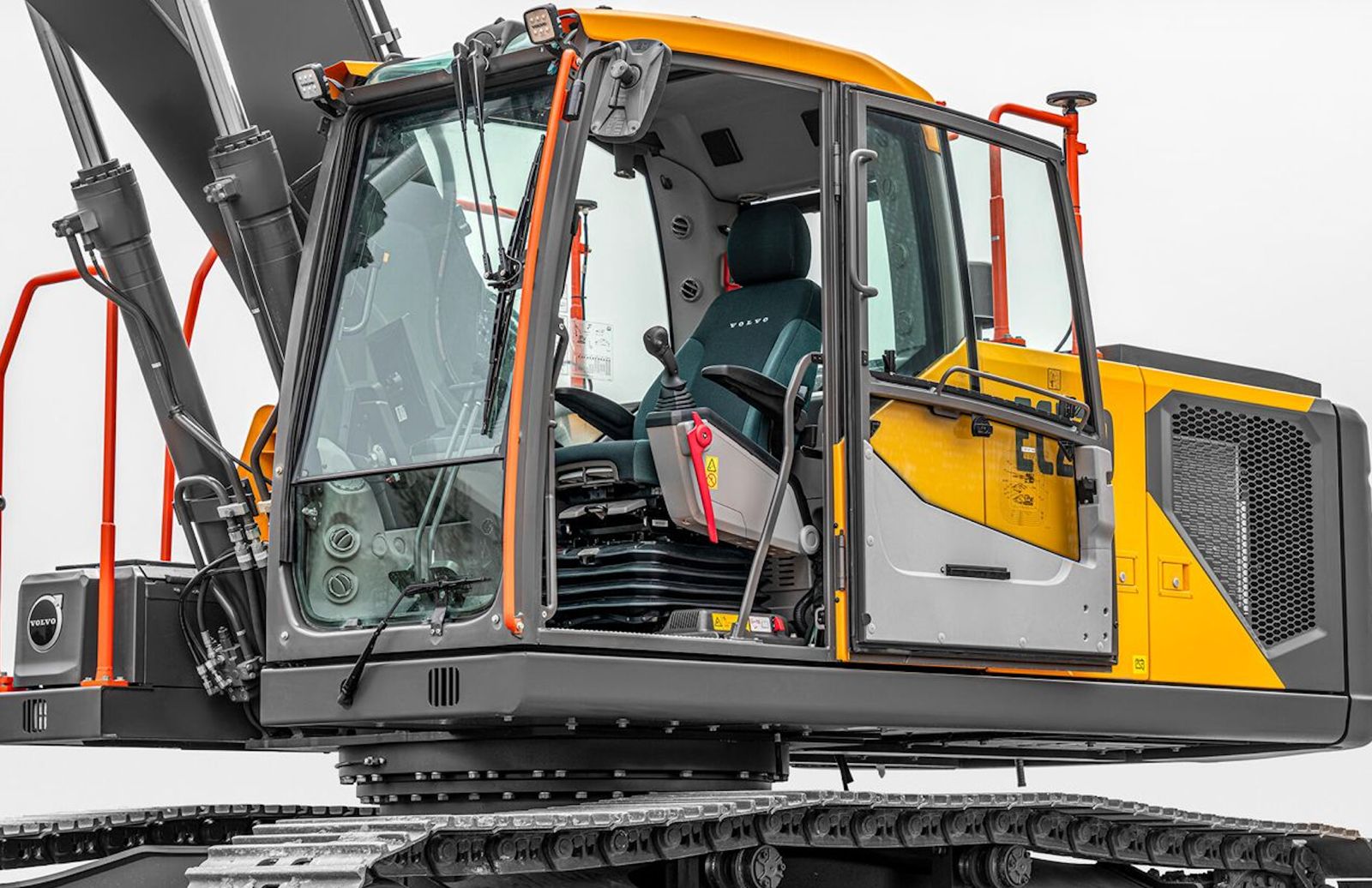 AL BORDE DE SU ASIENTO