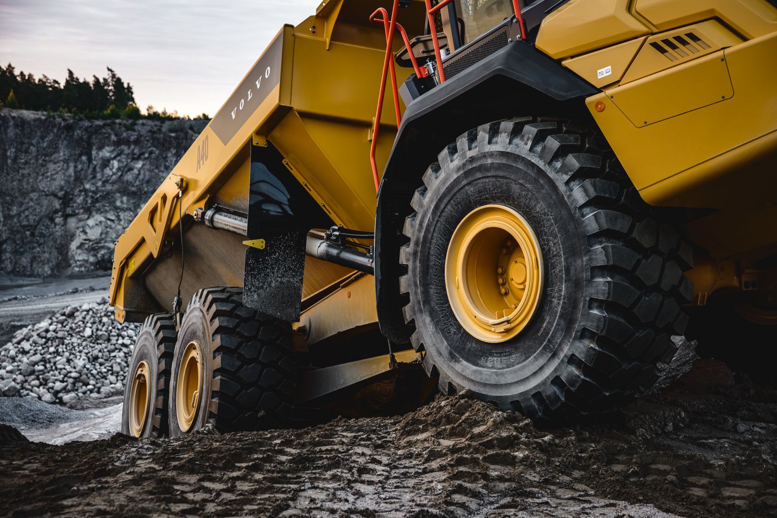 Foto 2 - Camión Articulado Volvo A40